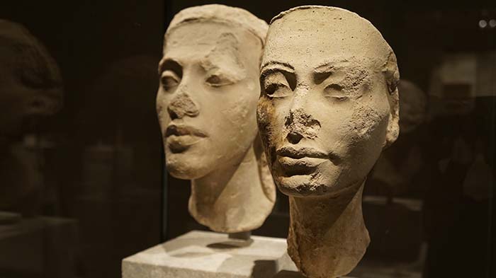 Akenatón y Nefertiti