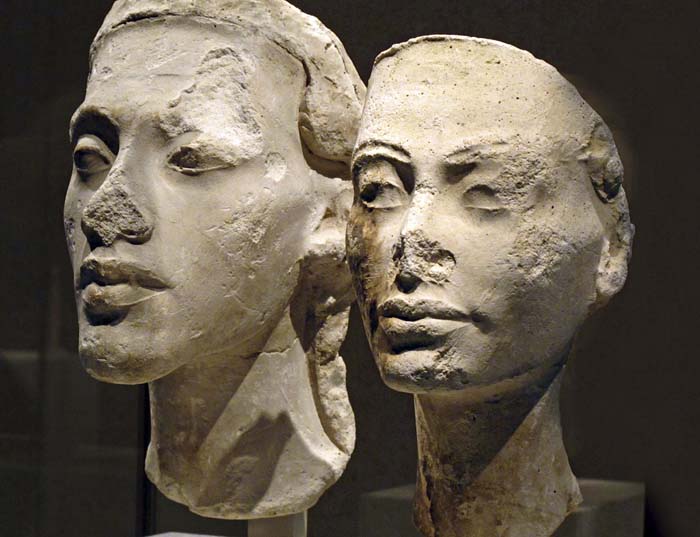 Akenatón y Nefertiti