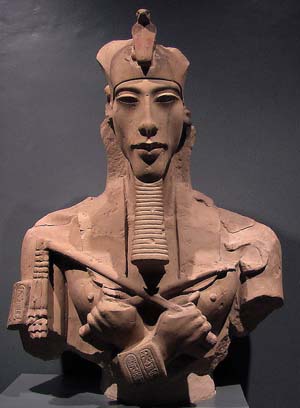 Estatua de Akenatón