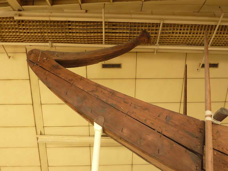 Detalle de la popa del barco de Keops