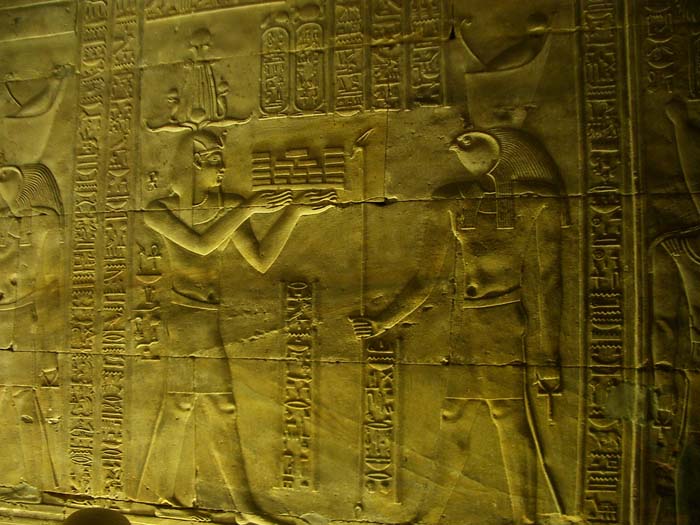 Relieve de un Doctor ante Horus