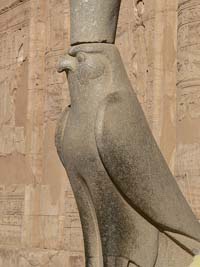 © Jennifer Aitkens - Estatua de Horus en Edfu