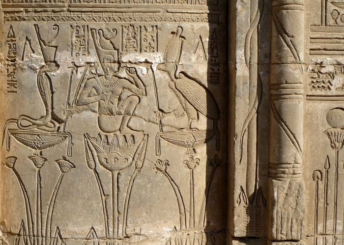 Relieve de Ihy en el Templo de Dendara