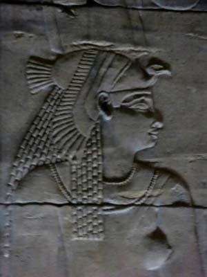 Isis tallada en bajorrelieve