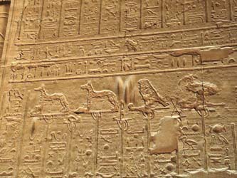 Relieves en el templo de Kom Ombo