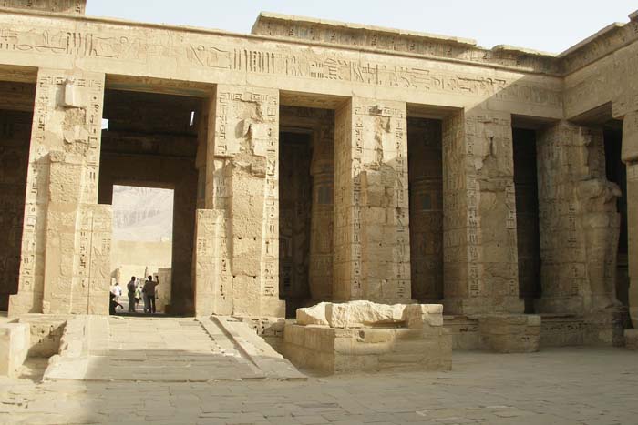 Relieves en las paredes del templo de Medinet Habu