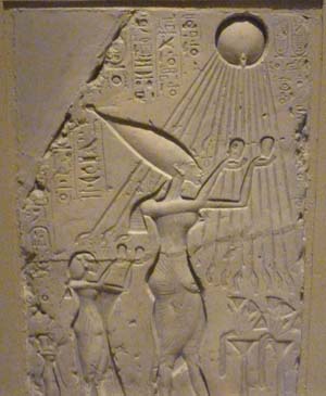 Representación de Nefertiti adorando a Atón