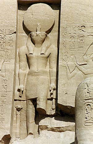 Relieve de Ra con el disco solar