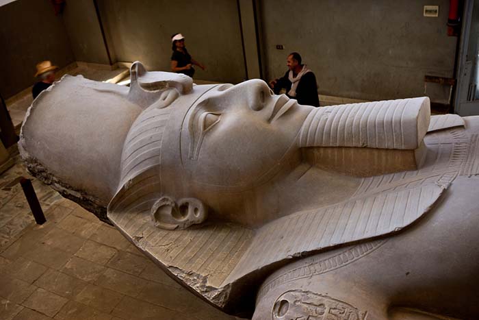 Estatua de Ramsés II