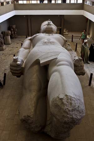 Estatua de Ramsés II en Menfis